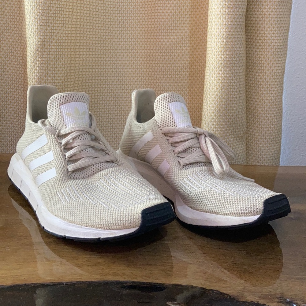 Adidas beige white Swift run shoes SZ 11